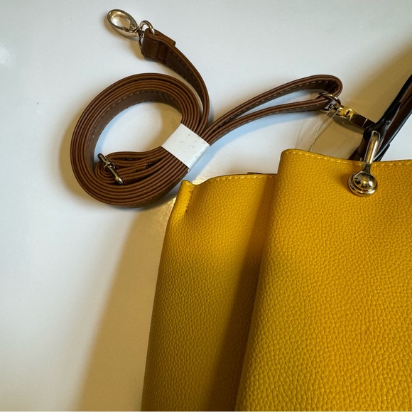 ❤️ SOLD Aldo Viremma Tote Handbag Yellow Leather Two Way Wear Crossbody Purse - Picture 6 of 7